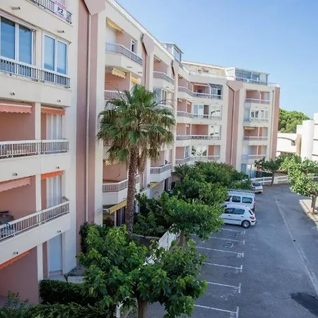 2 Pieces Familial Avec Parking Au Grau-du-roi - Fr-1-731-118 Апартаменты Ле-Гро-дю-Руа