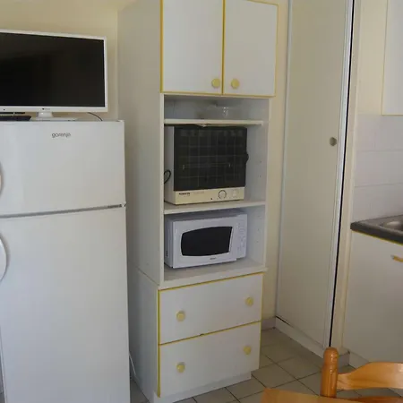 2 Pieces Familial Avec Parking Au Grau-du-roi - Fr-1-731-118 *
